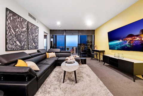 OCEAN VIEW - One Bedroom Spa Apartment - Circle On Cavill - Self Contained, Privately Managed - E Caravan Parks 1