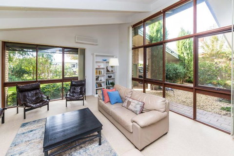 Nixon House - E Caravan Parks 0