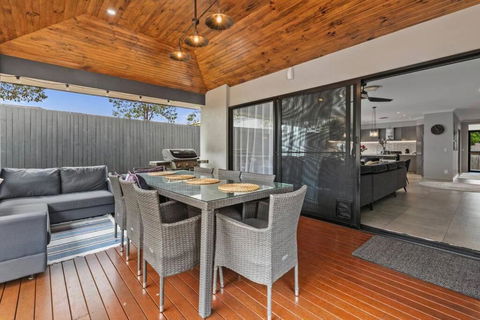 Northlakes Family Stay & Pool - E Caravan Parks 3