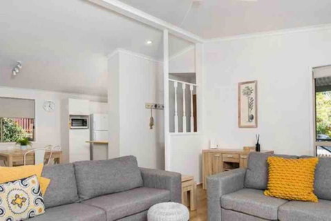 NORTH BYRON BEACH HOUSE Surf Sun Sand - E Caravan Parks 1