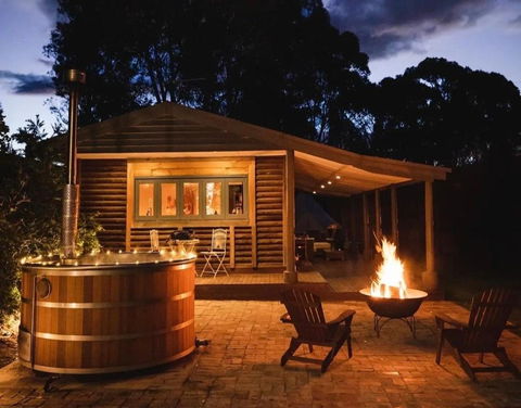 Nug Nug Park Cabin - E Caravan Parks 0