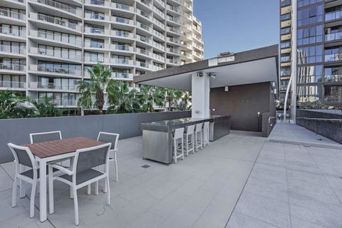 Ocean Views, Broadbeach #1204 - E Caravan Parks 2