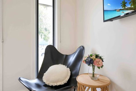 OG Spa Retreat- 3 Bedroom, Spa, Central, Aircon - E Caravan Parks 3