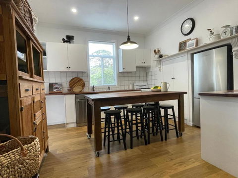 Old Maffra Cottage - E Caravan Parks 3