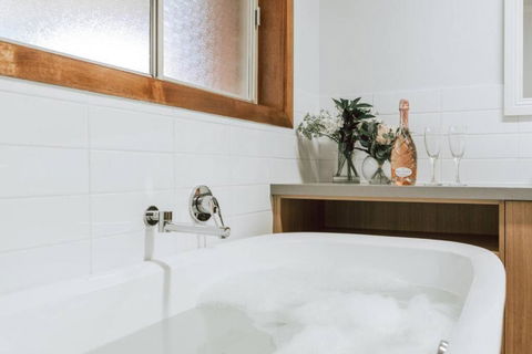 Olinda Rise Retreat House Fire Bathtub And Brekky - E Caravan Parks 2