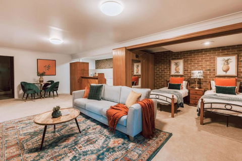 Olinda Sandstone Apartment 2 Bedroom Spa Bath - E Caravan Parks 3