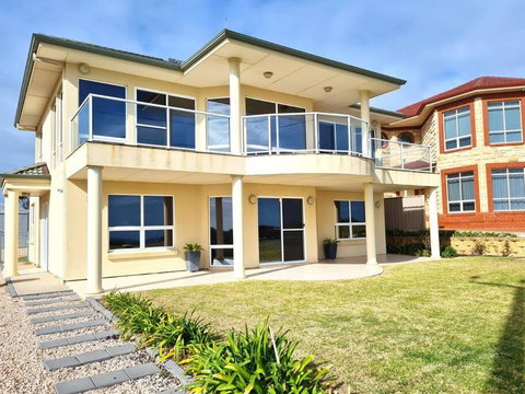 On The Bay - E Caravan Parks 0