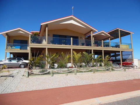 On The Deck @ Shark Bay - E Caravan Parks 3
