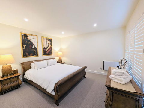 ONE Luxury Apartment - E Caravan Parks 2