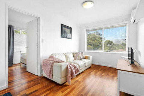 Opposite Rippon Lea Estate - E Caravan Parks 0