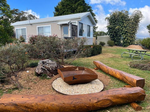 Orange Blossom- Comboyne Mountain Cottages - E Caravan Parks 1