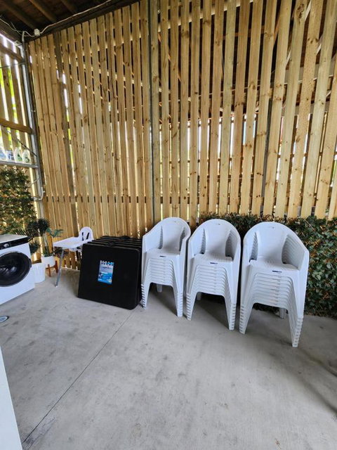 OXLEY Mineral Pool & Private Home SuburbanSTAY - E Caravan Parks 3