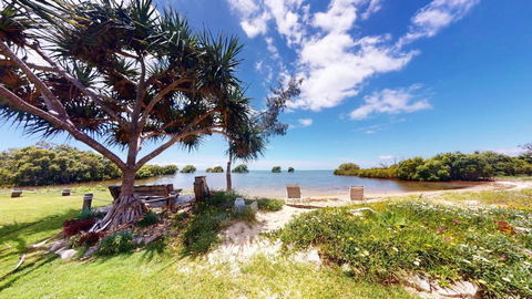 Palazzo On The Beach - Beachmere - E Caravan Parks 0