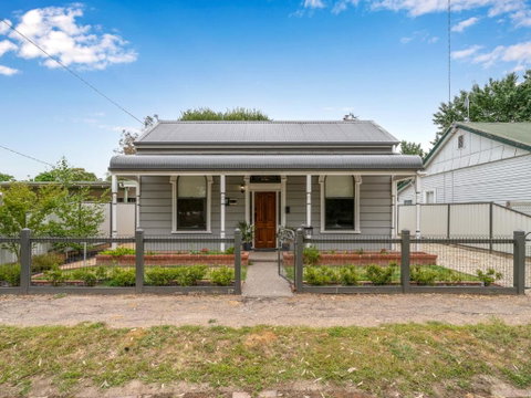 Palm Cottage - E Caravan Parks 0