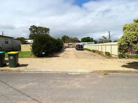 Passat Holiday Units - Unit 1 - E Caravan Parks 1