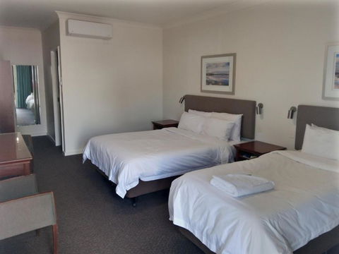 Pastoral Hotel Motel - E Caravan Parks 1
