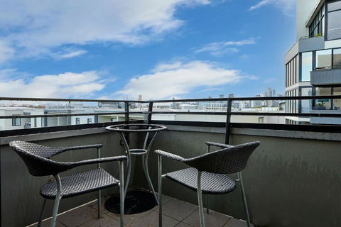 Portside Bliss Your Urban Escape In Melbourne - E Caravan Parks 1