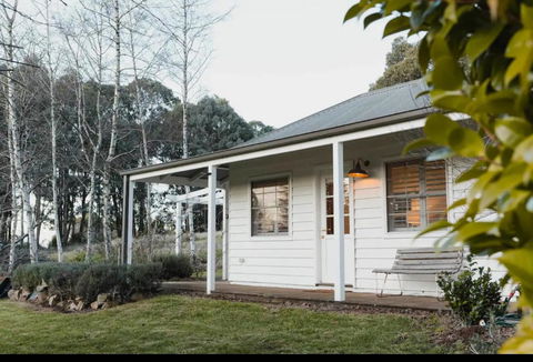 Peony Farm Pink Cottage - E Caravan Parks 1