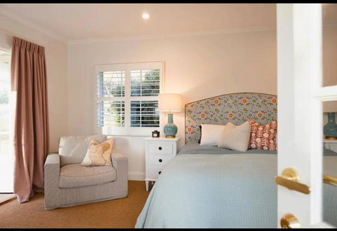 Peony Farm Pink Cottage - E Caravan Parks 3