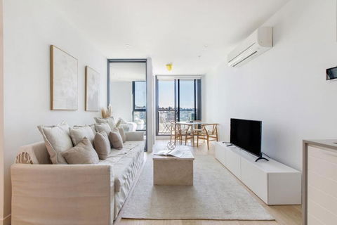 Perched On Parkville - A Minimalist Retreat With Pool - E Caravan Parks 0