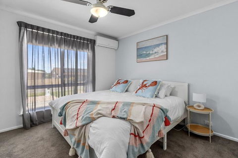 Percys Beach House Moonta Bay - E Caravan Parks 3