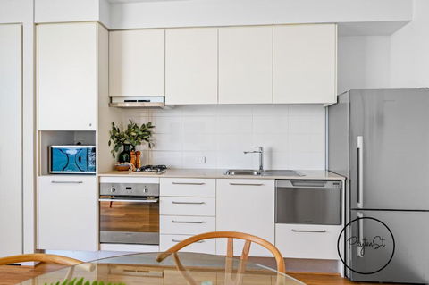 Perfect Penthouse - WiFi Included - E Caravan Parks 3
