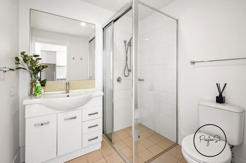 Perfect Penthouse - WiFi Included - E Caravan Parks 1