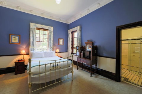 Petersons Armidale Winery And Guesthouse - E Caravan Parks 2