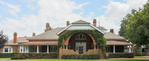 Petersons Armidale Winery And Guesthouse - E Caravan Parks 0