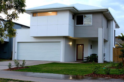 Petrie Beach Holiday Home - E Caravan Parks 0