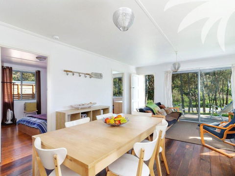 Pippis A Classic Beach House - E Caravan Parks 1