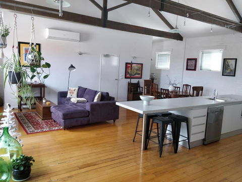 Pips On Mitchell - Beautiful Historic Apartment - E Caravan Parks 2