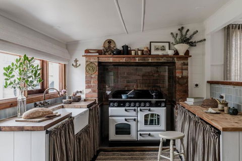 Port Cottage On The Great Ocean Road - E Caravan Parks 3