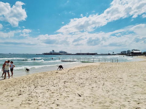 Port Melbourne Dog Beach Stays - E Caravan Parks 2