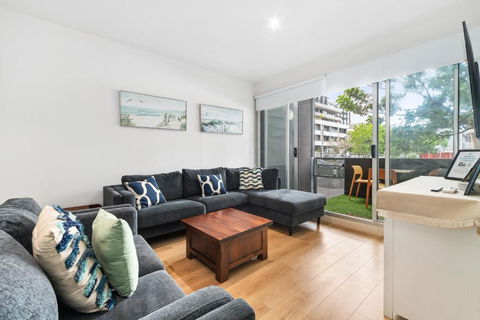 Port Melbourne Dog Beach Stays - E Caravan Parks 0