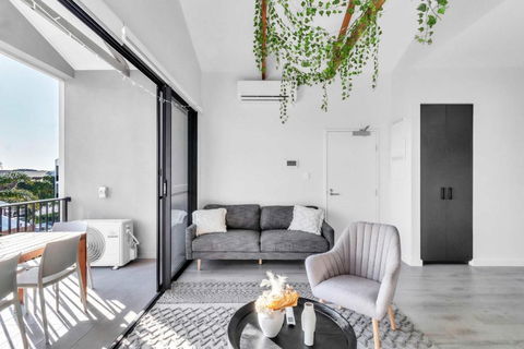 Portside Paradise - Steps Away From The Port - E Caravan Parks 3