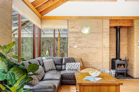 Possum Cottage - Woodstone Estate - E Caravan Parks 1