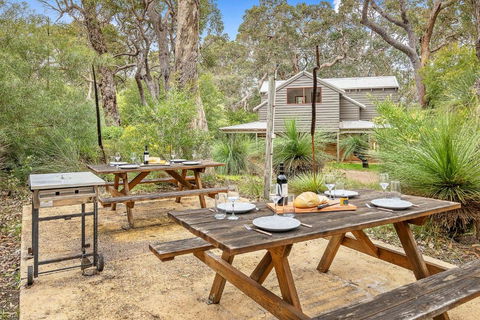 Possum Cottage - Woodstone Estate - E Caravan Parks 0