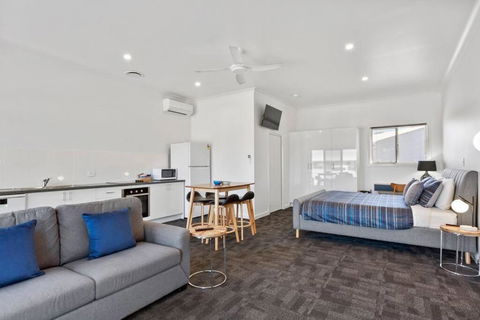 Port Lincoln Shark Apartment 6 - E Caravan Parks 0