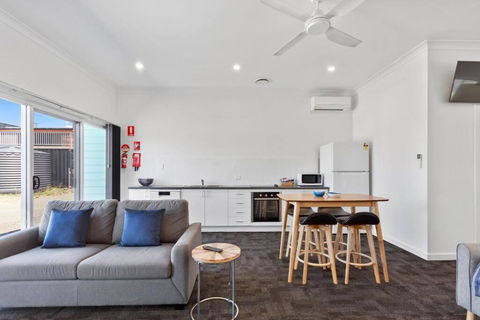 Port Lincoln Shark Apartment 6 - E Caravan Parks 1