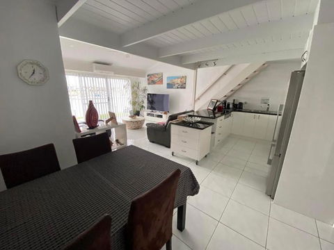 Port Lincoln Marina Waterfront Apartment - E Caravan Parks 2