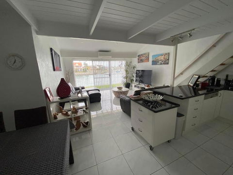 Port Lincoln Marina Waterfront Apartment - E Caravan Parks 3