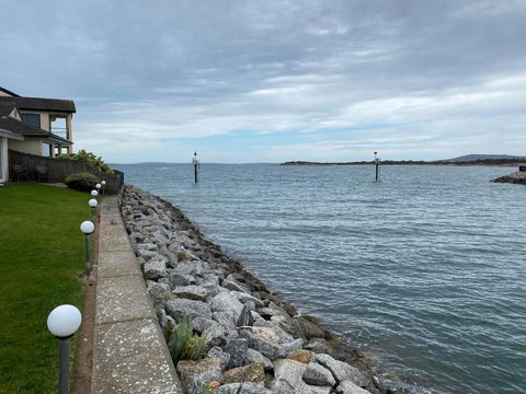 Port Lincoln Marina Waterfront Apartment - E Caravan Parks 1