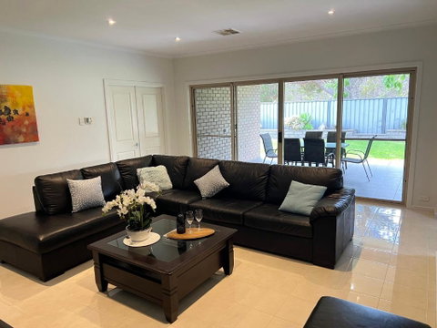 Premium Barossa Getaway - E Caravan Parks 1