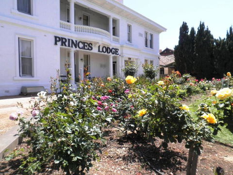 Princes Lodge Motel - E Caravan Parks 0