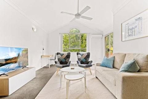 Pristine 2-Bed Near Marrickville Village - E Caravan Parks 3