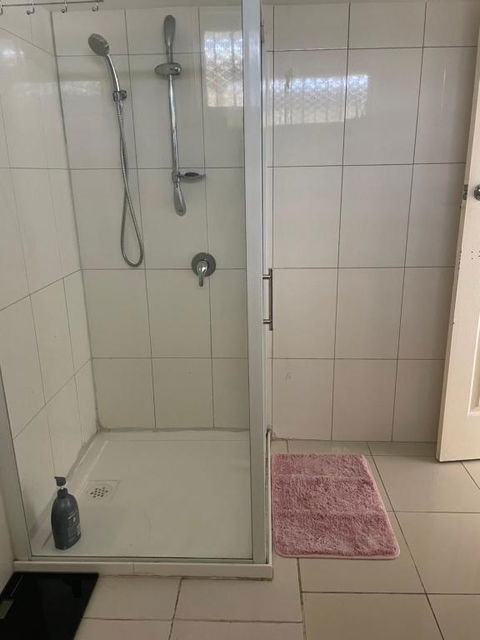Private Room Near Melbourne Airport - E Caravan Parks 3