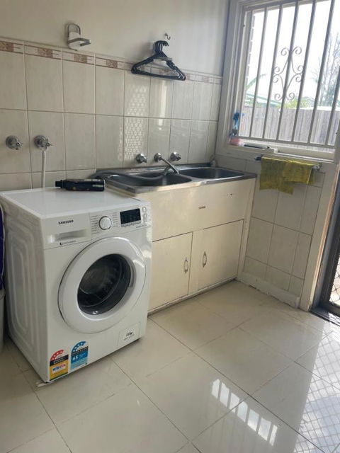 Private Room Near Melbourne Airport - E Caravan Parks 1