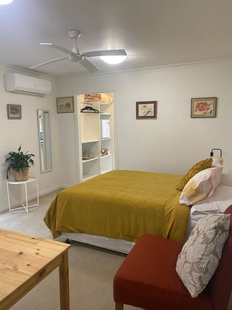 Private Room With Ensuite - E Caravan Parks 0