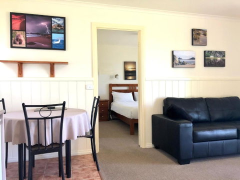 Promhills Cabins - E Caravan Parks 1